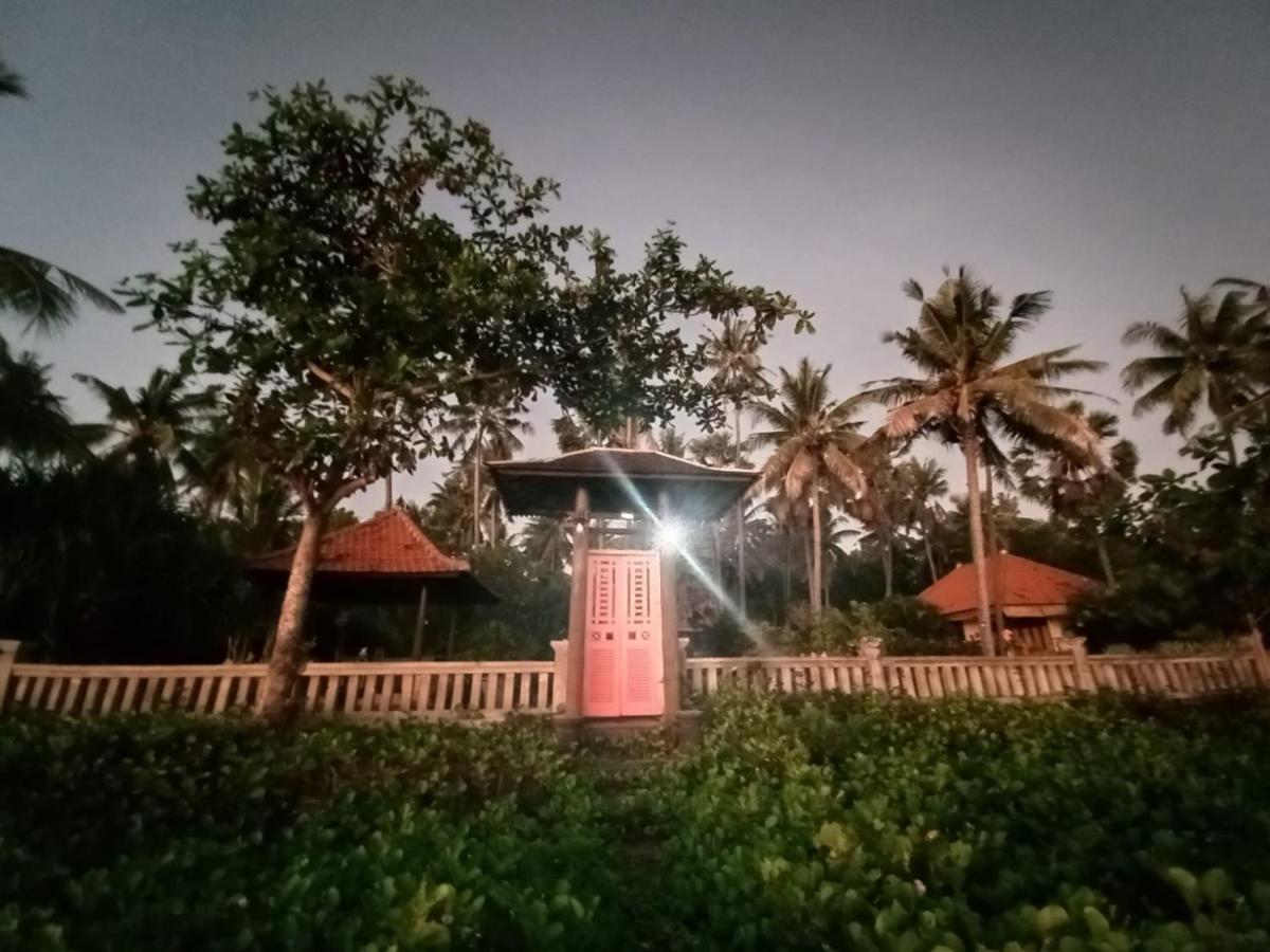 Bali North Beach B&B Tianyar Eksteriør bilde